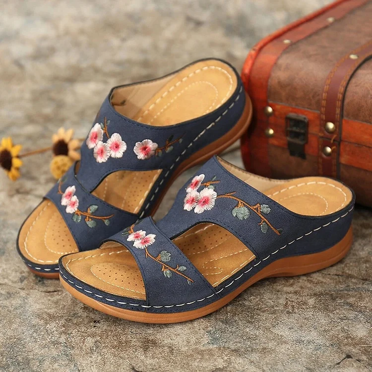 Beach Embroidery Flat Soft Non-Slip Women's Sandals 2026