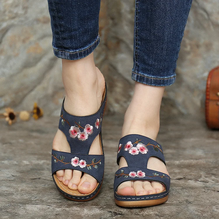 Beach Embroidery Flat Soft Non-Slip Women's Sandals 2026