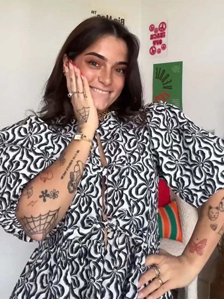 Lily - Retro Streetwear Blouse