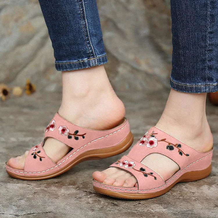 Beach Embroidery Flat Soft Non-Slip Women's Sandals 2026