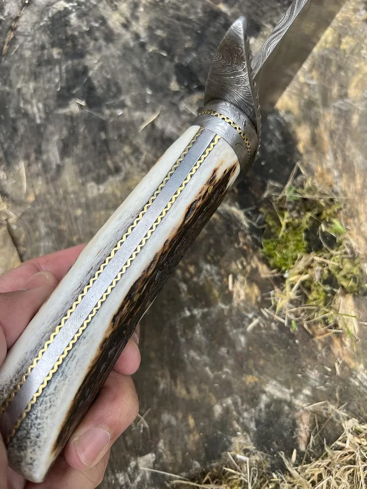 🔥 Ručně vyrobený nůž Bowie z damaškové oceli (s koženým pouzdrem)