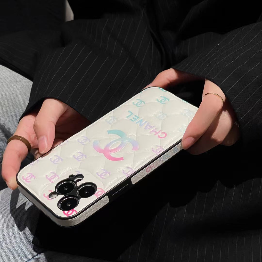 Pouzdro na iPhone z měkké kůže s luxusním designem