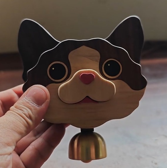 Ručně vyráběný dřevěný zvonek Shiba Inu zvonek