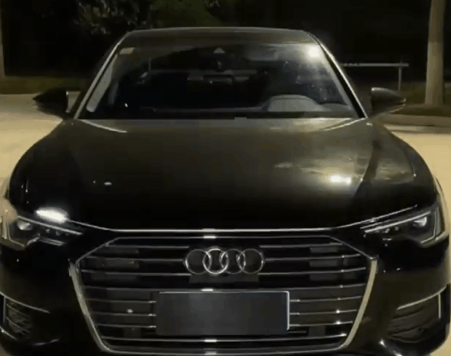 Dynamický dekoratívny LED svetelný pás do auta