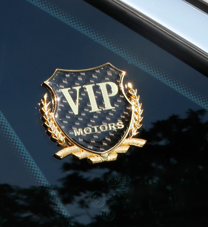 (2 kusy) 3D metalické nálepky na auto