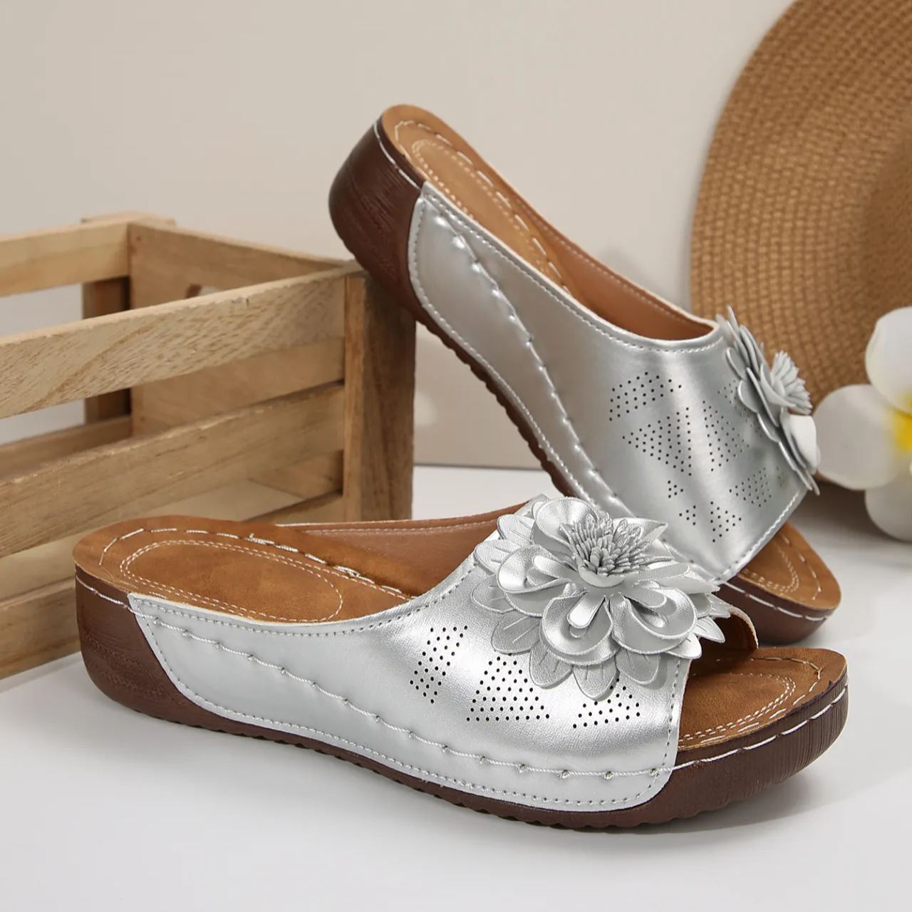 🔥Last Day Promotion 69% OFF - Women's Floral Decor Comfort Wedge Sandals