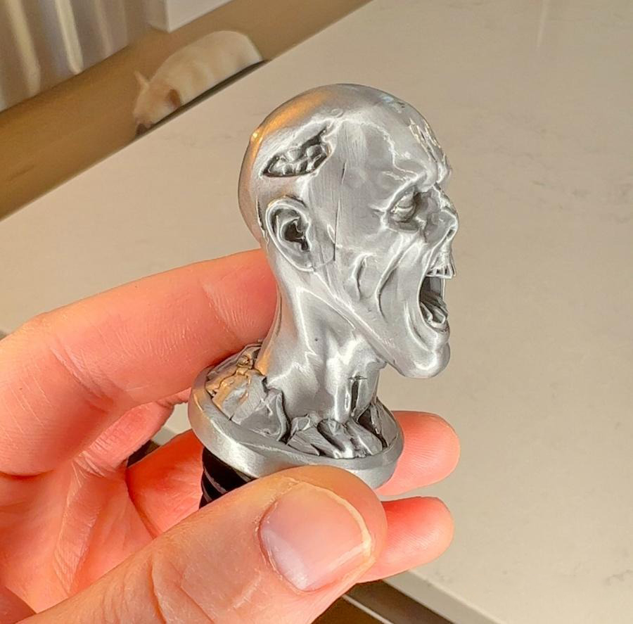 ZOMBIE HEAD WINE POURER