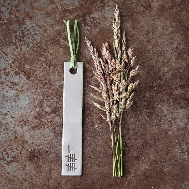 💑11th Anniversary Steel Bookmark - Timeless Symbol of Love