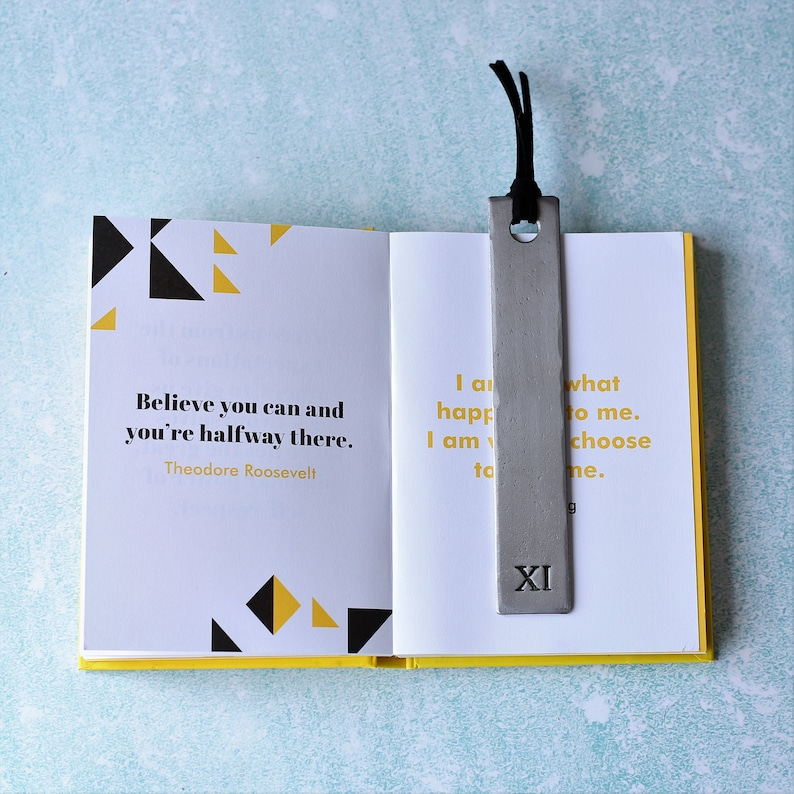 💑11th Anniversary Steel Bookmark - Timeless Symbol of Love