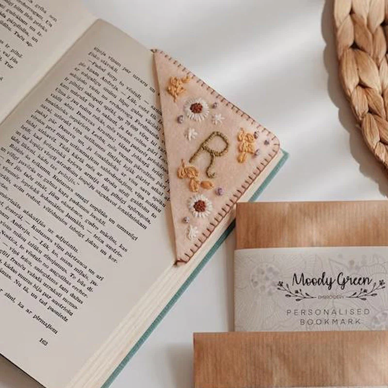 New Year's Promotion 49% Off - Personalized hand embroidered corner bookmark📚