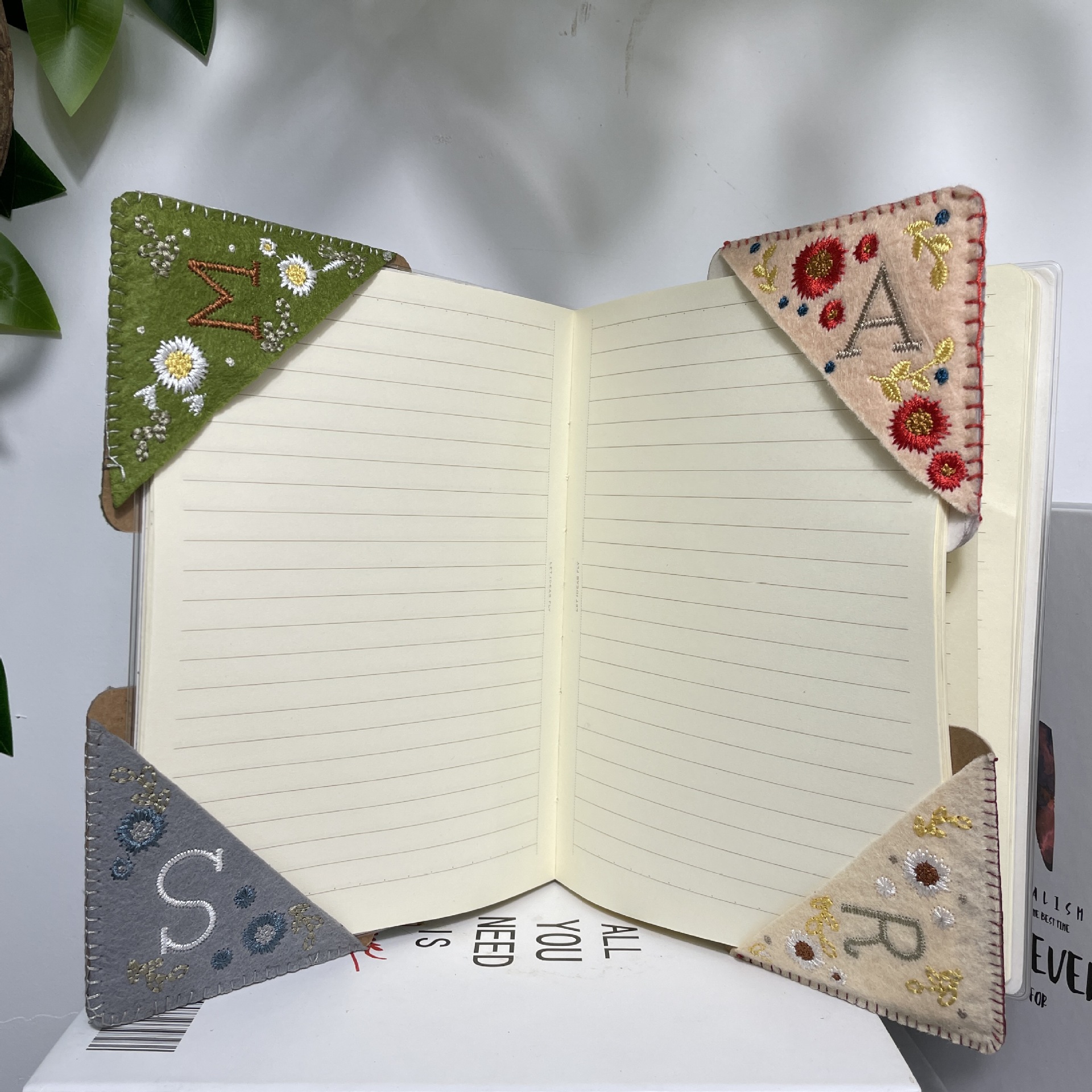  🍃Personalized hand embroidered corner bookmark🔖