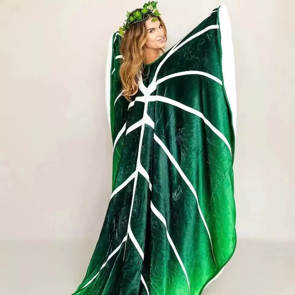 🌿Double Layered Fleece Giant Leaf Blanket