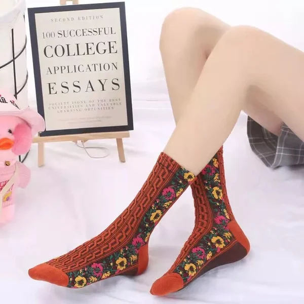 🔥Hot Sale 49% OFF - Vintage Embroidered Floral Socks🌼