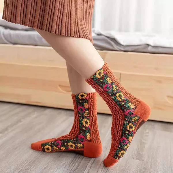 🔥Hot Sale 49% OFF - Vintage Embroidered Floral Socks🌼