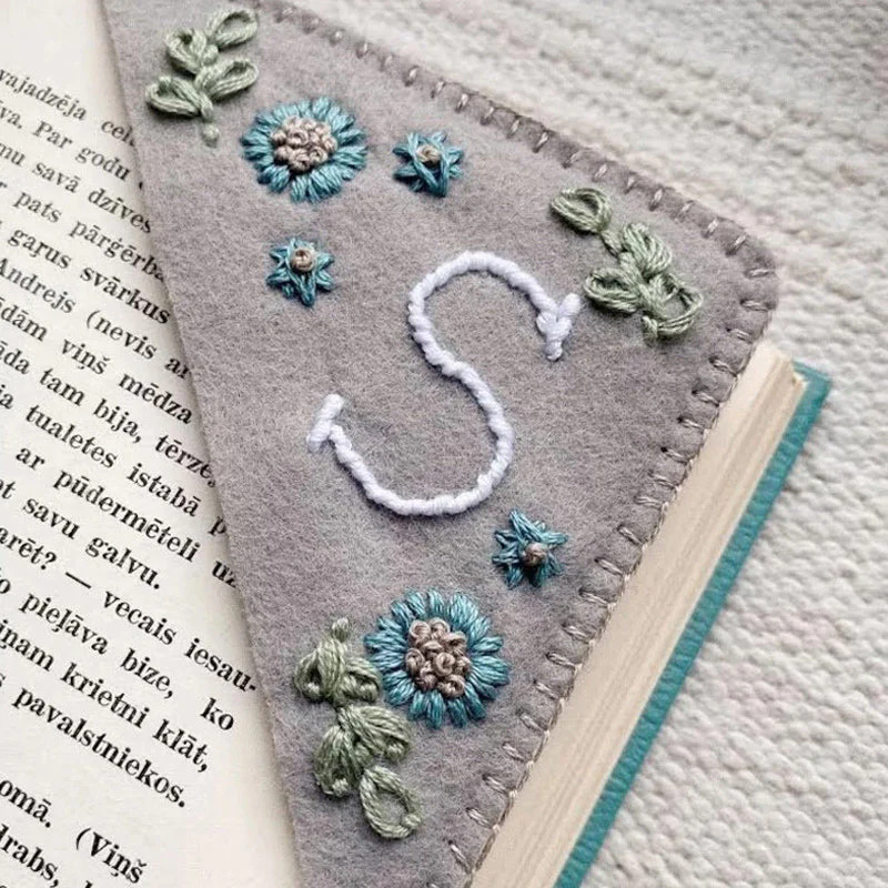 New Year's Promotion 49% Off - Personalized hand embroidered corner bookmark📚