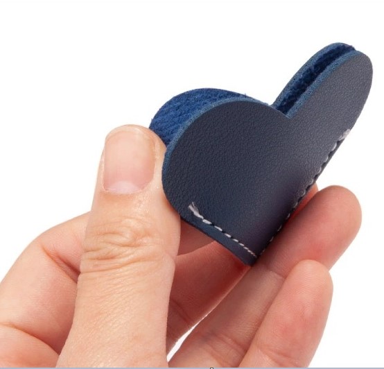 📚️Heart Shape Stitched Leather Corner Bookmark📚️