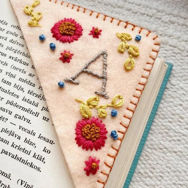New Year's Promotion 49% Off - Personalized hand embroidered corner bookmark📚