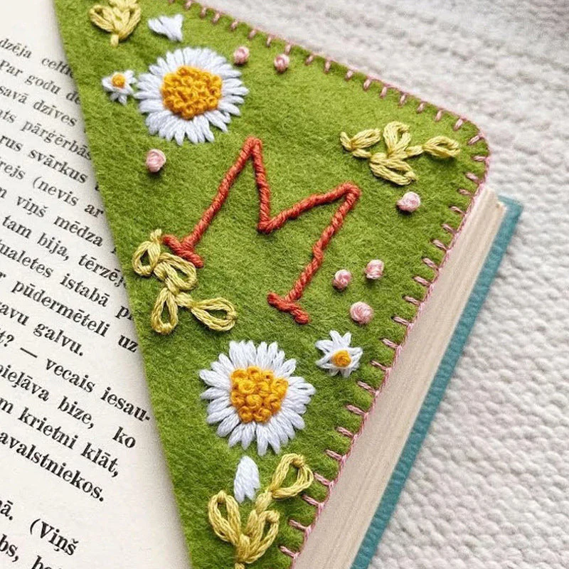 New Year's Promotion 49% Off - Personalized hand embroidered corner bookmark📚