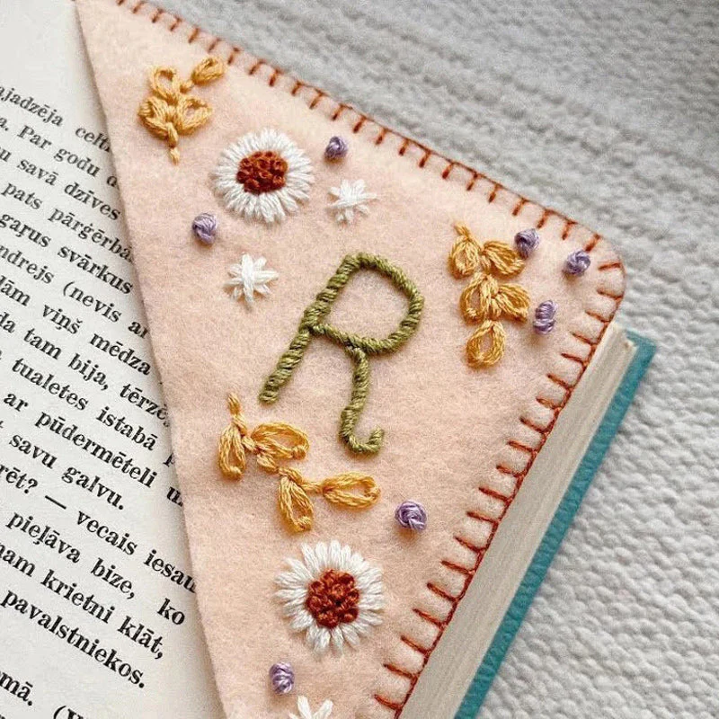 New Year's Promotion 49% Off - Personalized hand embroidered corner bookmark📚