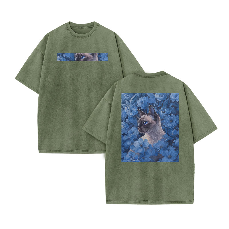 A Siamese Cat Hidden Among Clusters Of Blue Flowers Print Acid Washed T-shirt - Army Green - US20-22(3XL) - image 8