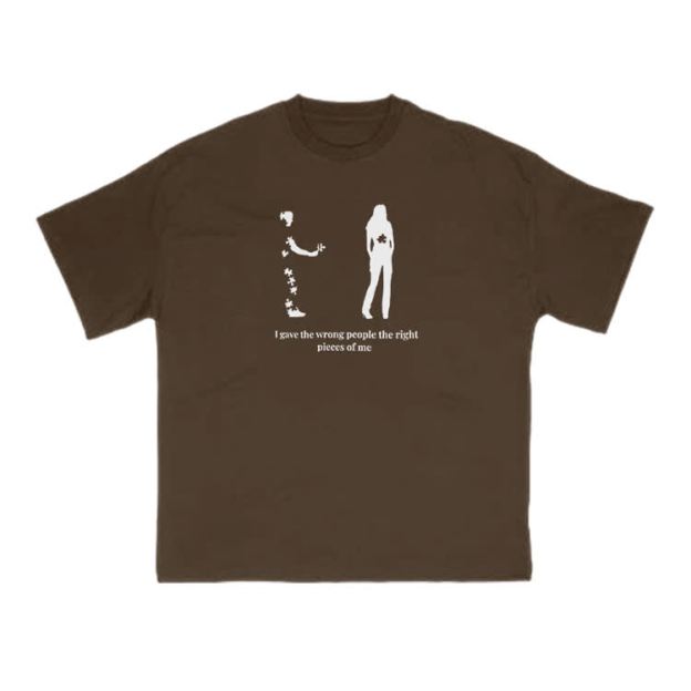I Gave The Wrong People The Right Pieces Of Me Print T-shirt - image 6