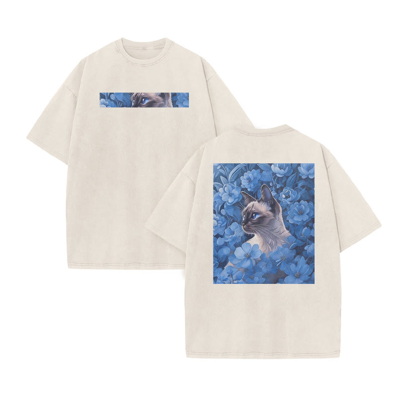 A Siamese Cat Hidden Among Clusters Of Blue Flowers Print Acid Washed T-shirt - Beige - US20-22(3XL) - image 3