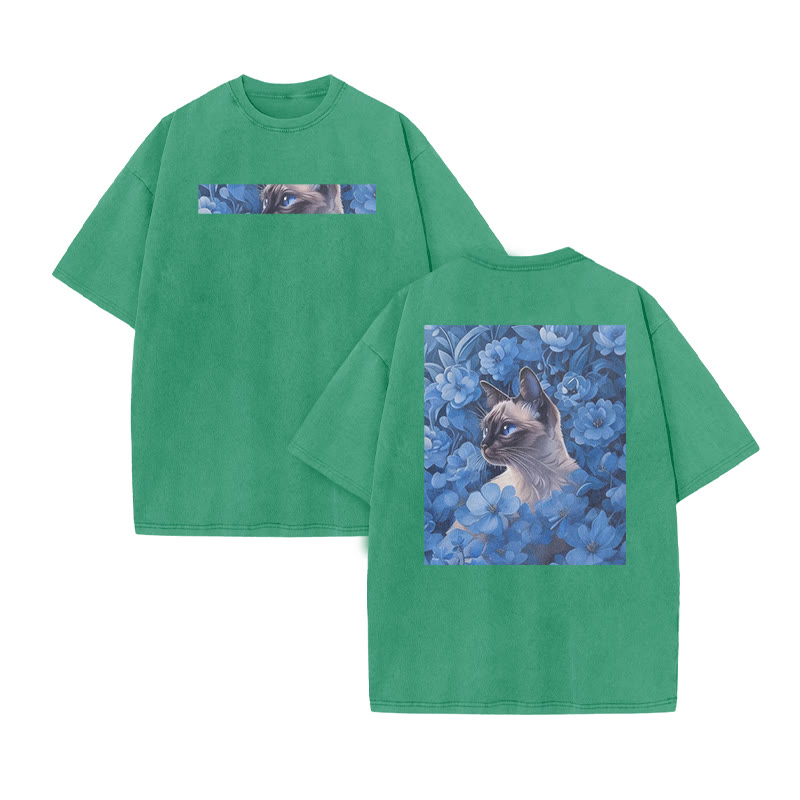 A Siamese Cat Hidden Among Clusters Of Blue Flowers Print Acid Washed T-shirt - Green - US20-22(3XL) - image 7