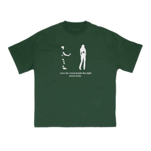 I Gave The Wrong People The Right Pieces Of Me Print T-shirt - image 13