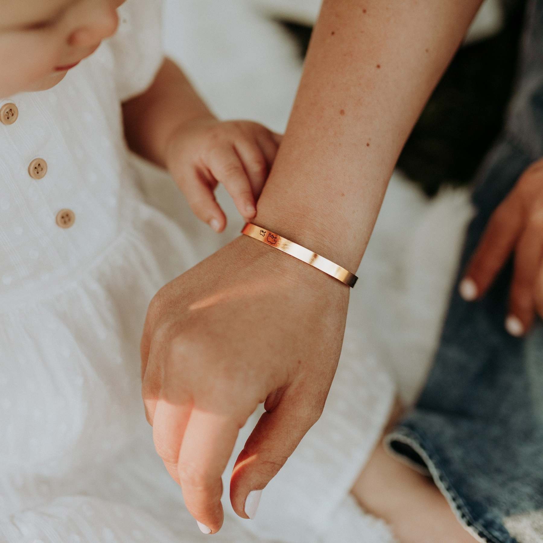 Mother's Day Gift Mama Bear & Her Baby Bears Engraved Personalizable Cuff Bracelet-Engravingift