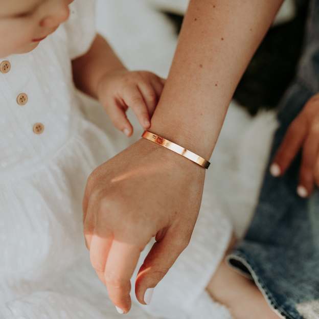 Mother's Day Gift Mama Bear & Her Baby Bears Engraved Personalizable Cuff Bracelet-Engravingift