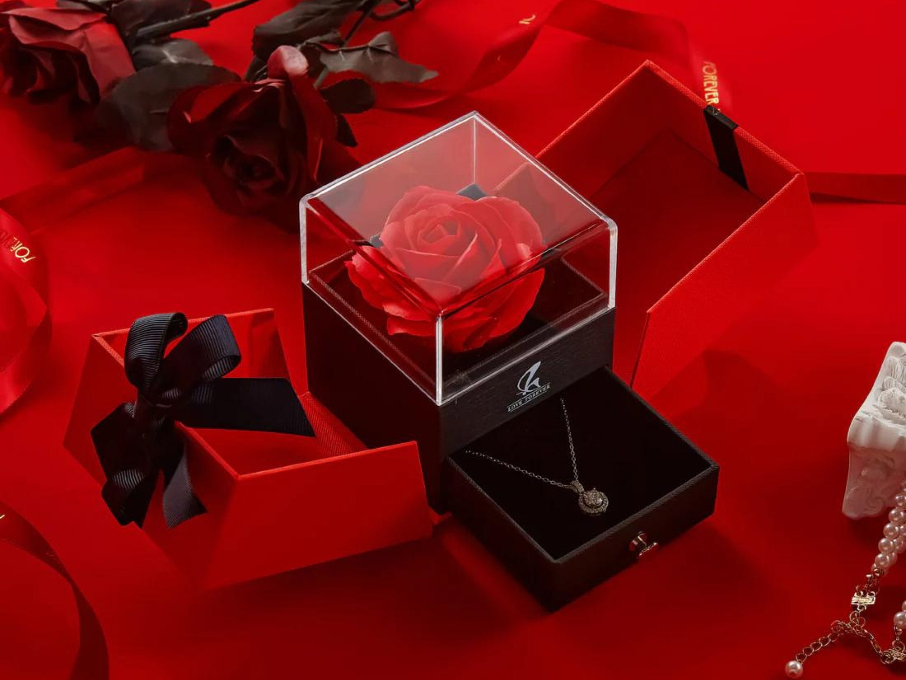 Floral jewelry gift box