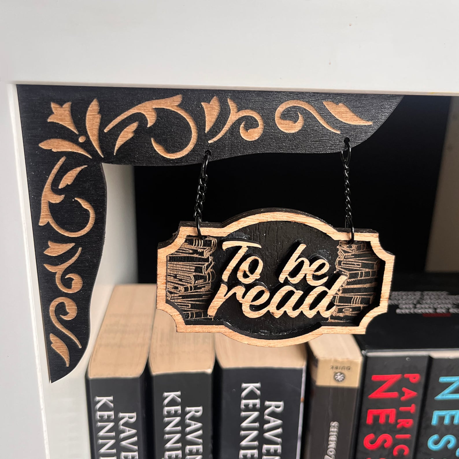 📚To be Read Bookshelf Sign