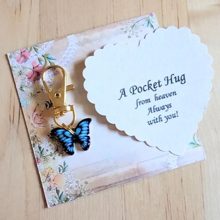 🎀🎁Heartfelt Keychain - A Warm Hug For Someone Special