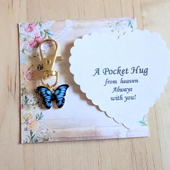 🎀🎁Heartfelt Keychain - A Warm Hug For Someone Special