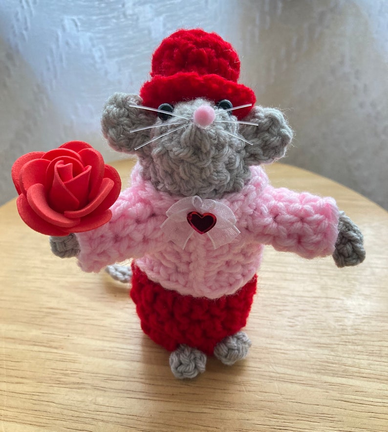Crochet Valentine Mouse Couple