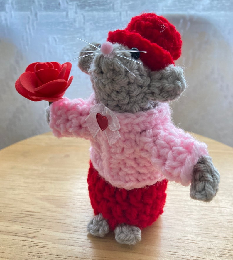Crochet Valentine Mouse Couple
