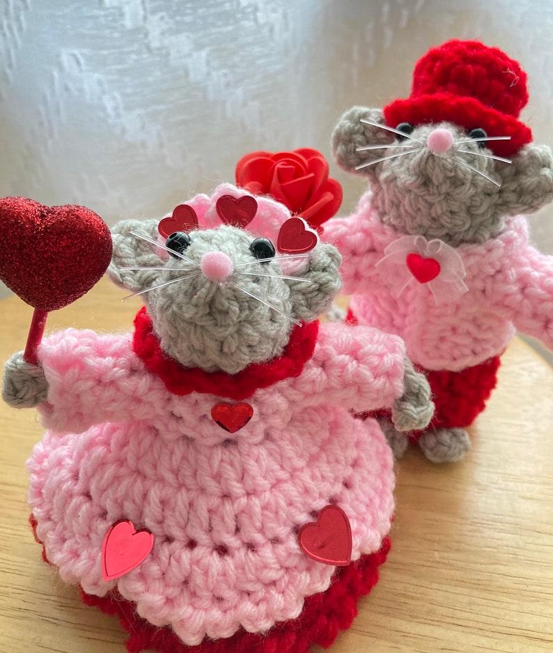Crochet Valentine Mouse Couple