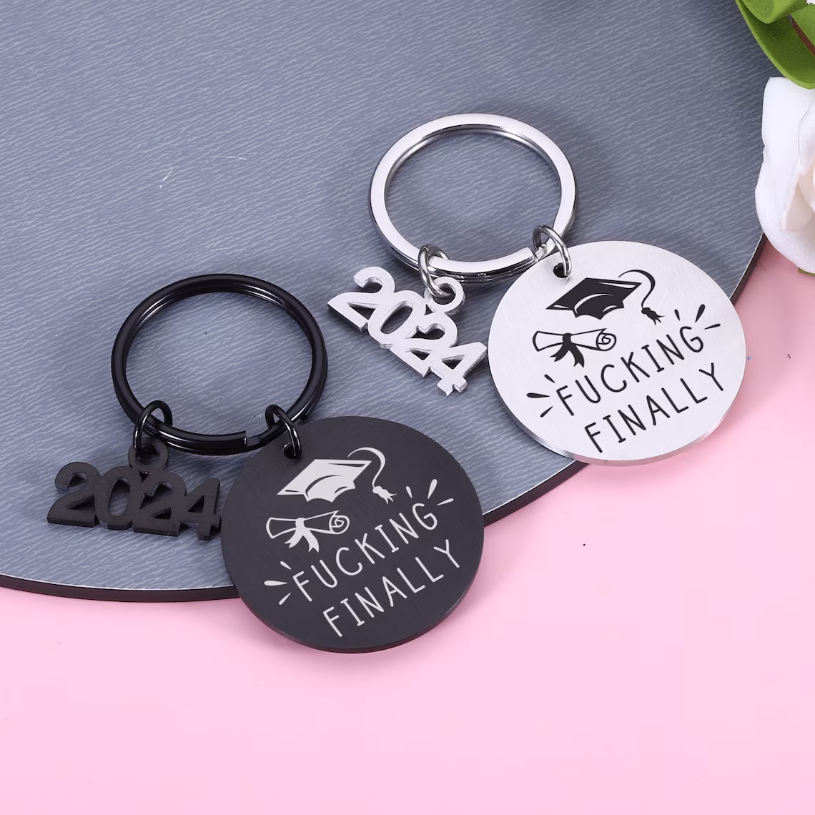 👩‍✈️🎁Funny Graduation Keychain Gift