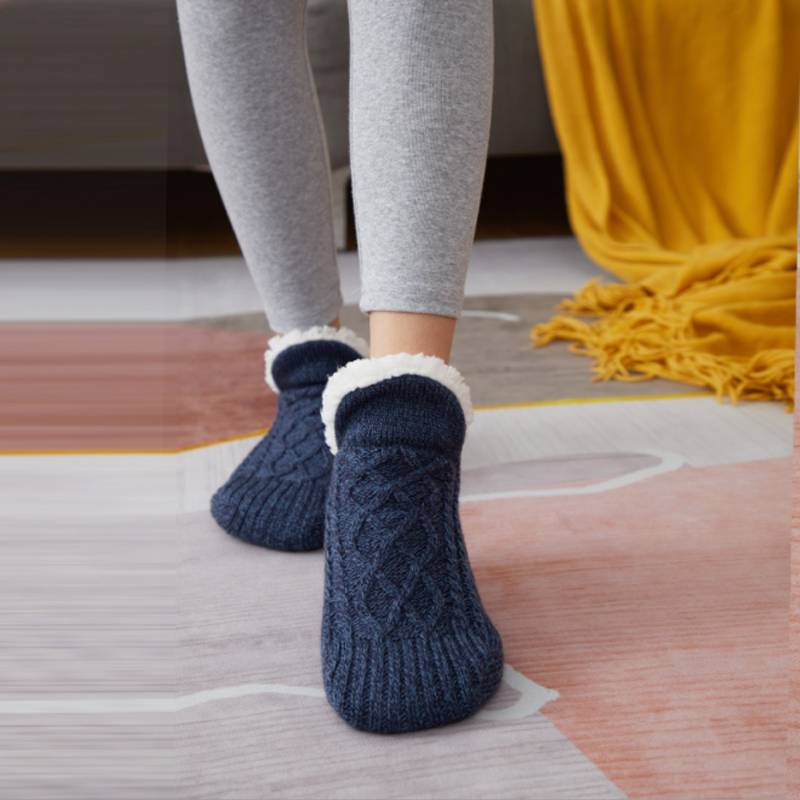 Eine neue Definition von Komfort, Mode beginnt an den Fußsohlen! Spüren Sie die Weichheit und Wärme der flauschigen V-förmigen Slipper und Socken