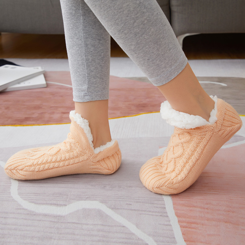 Eine neue Definition von Komfort, Mode beginnt an den Fußsohlen! Spüren Sie die Weichheit und Wärme der flauschigen V-förmigen Slipper und Socken