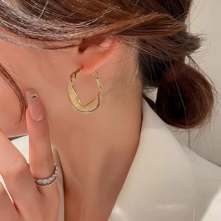 🔥 Sconto del 50% - - 🎁Orecchini intrecciati alla moda