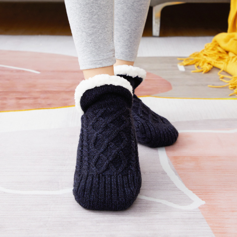 Eine neue Definition von Komfort, Mode beginnt an den Fußsohlen! Spüren Sie die Weichheit und Wärme der flauschigen V-förmigen Slipper und Socken