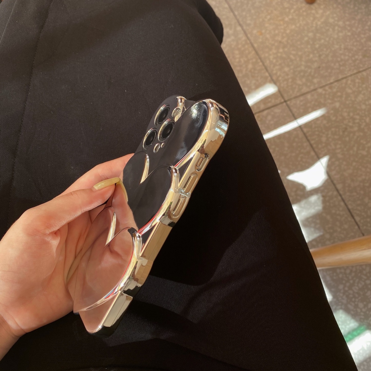 🔥Nowości🔥 Posrebrzane etui na łańcuszek do iPhone'a w kształcie serca
