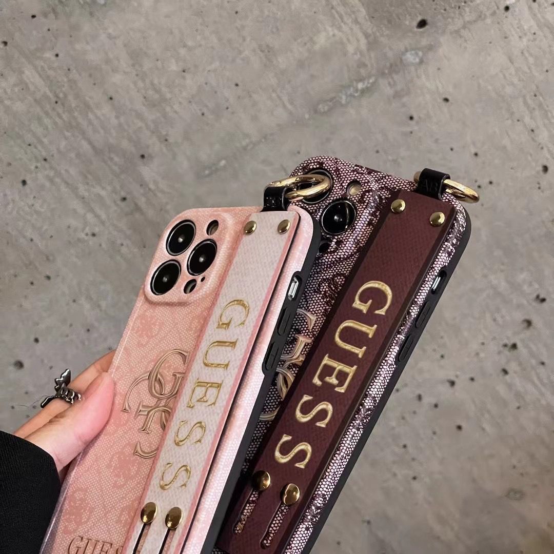 Θήκη iphone με ρετρό εμπριμέ σχέδιο GUESS