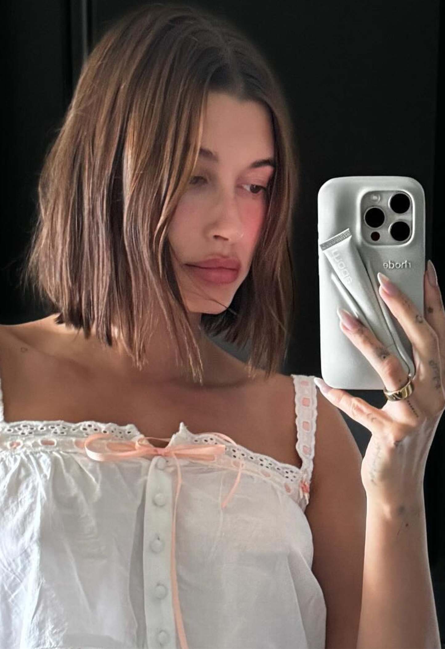 etui na usta Twoje niezbędne rzeczy w jednym miejscu Silikonowe etui bąbelkowe na telefon, które utrzymuje usta w dłoni. Nasz projekt jest jedwabisty, miękki w dotyku i ma pulchny tył, co ułatwia trzymanie. Kompatybilne z wybranymi modelami iPhone'a i Two