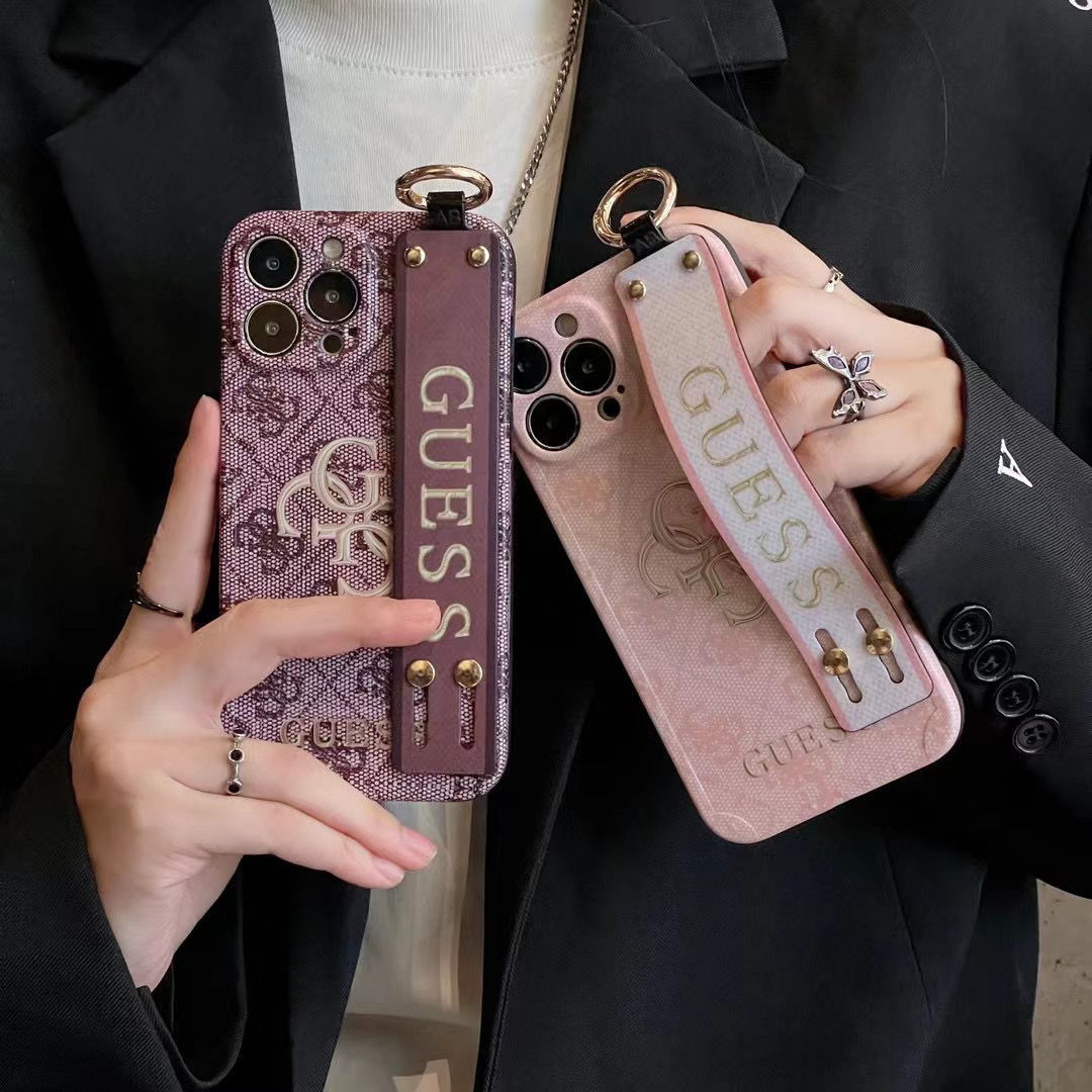 Θήκη iphone με ρετρό εμπριμέ σχέδιο GUESS