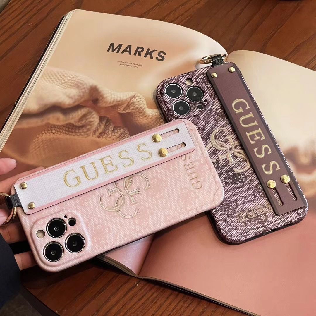 Θήκη iphone με ρετρό εμπριμέ σχέδιο GUESS