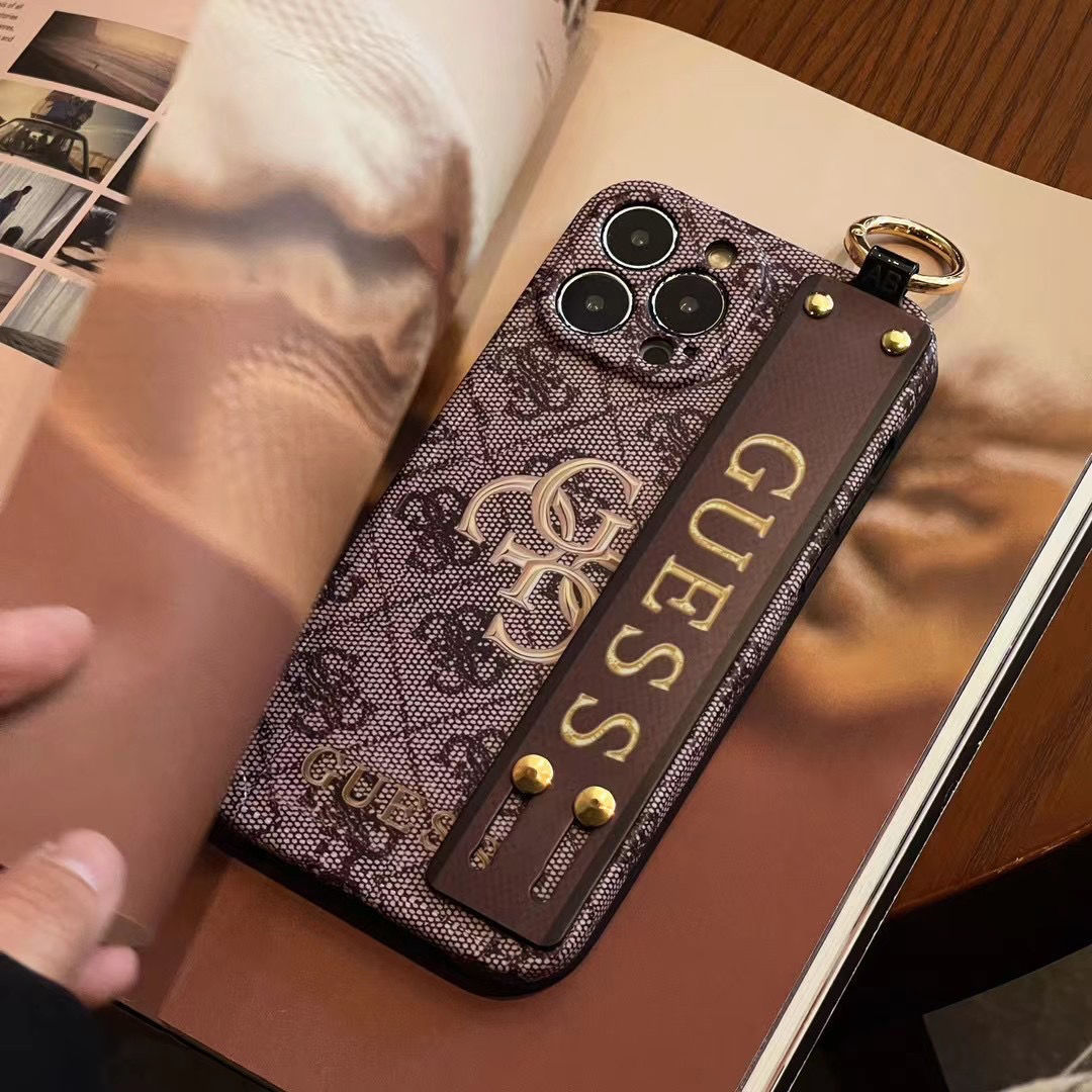Θήκη iphone με ρετρό εμπριμέ σχέδιο GUESS