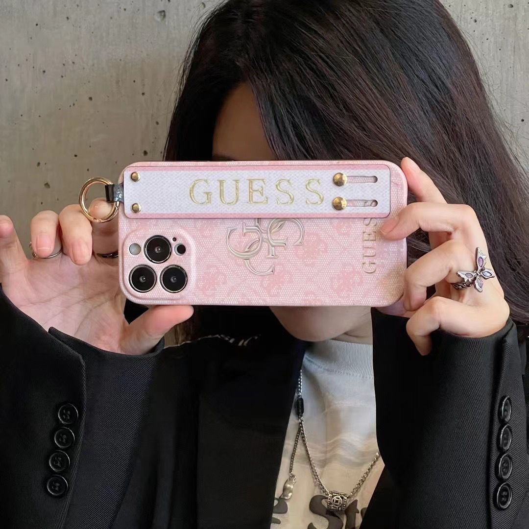 Θήκη iphone με ρετρό εμπριμέ σχέδιο GUESS