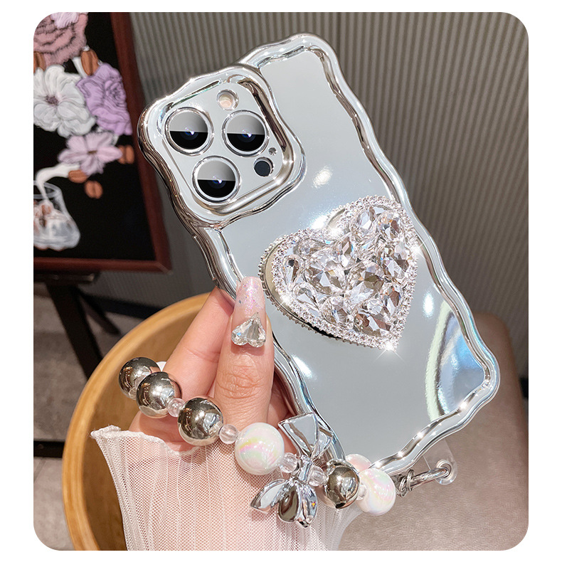 Etui na iPhone'a ze srebrnym sercem i kryształkami